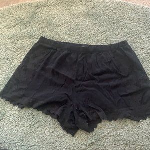Black lace flowy short